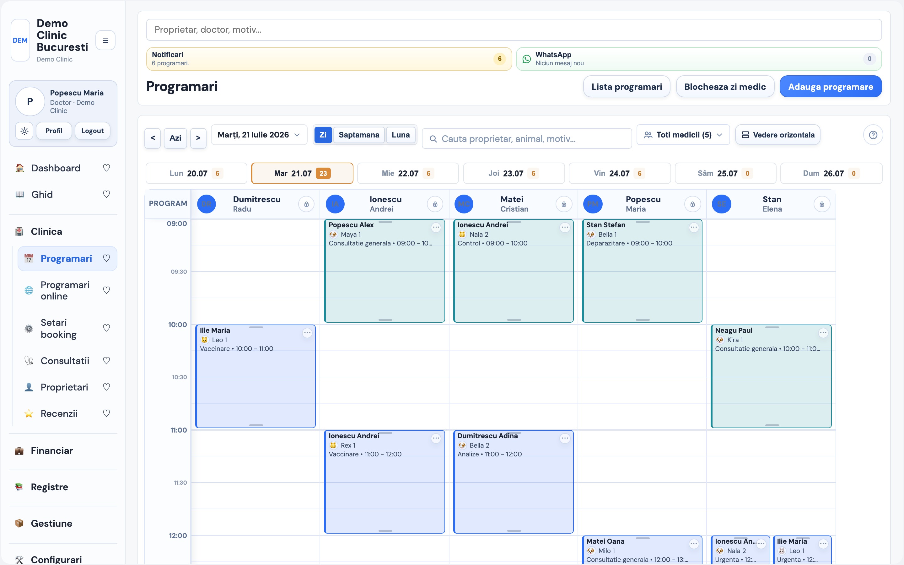 Calendar programări — vedere pe zi, cu o coloană pentru fiecare medic și programările pe ore