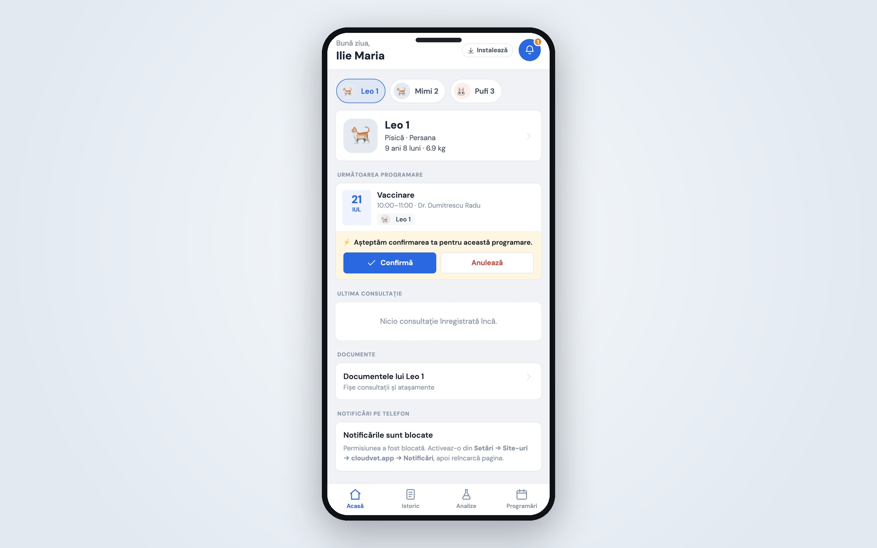 Aplicația pentru proprietari (PWA) — ecranul principal cu animalul, următoarea programare și confirmare din telefon